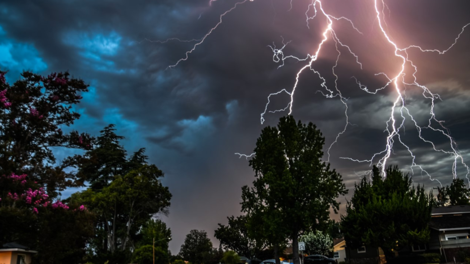 Dramatic photos Rare lightning show streaks across Northern California