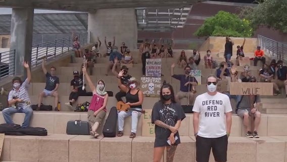 Rally to support SAVES resolution held at City Hall