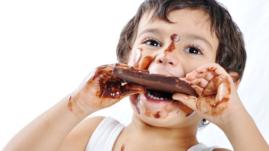 kid-with-chocolate_HK-OgK6Bi.jpg