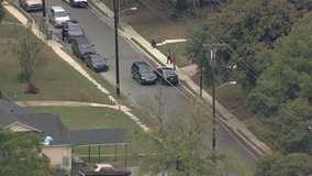 Suspect manages to elude police after slow-speed chase in South Dallas