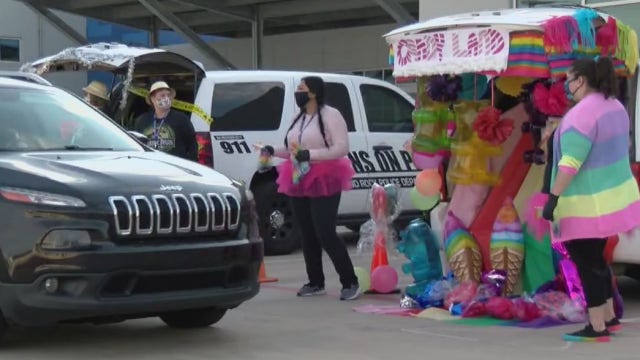 Round Rock Operation Blue Santa hosts drive-thru Trunk or Treat
