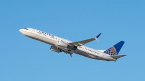 Man with COVID-19 symptoms dies on United Airlines flight bound for LAX, CDC investigating