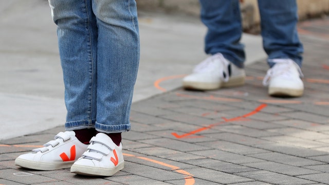 Survey: Widespread decline in social distancing preceded COVID-19 surge in US