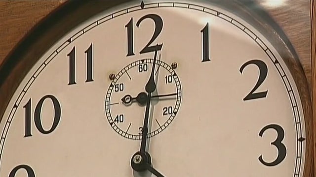 Lawmakers file bills to let Texans vote on daylight saving time