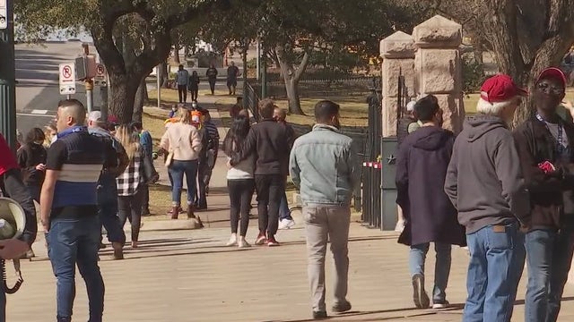 Despite State Capitol closure, many still visit from out of town