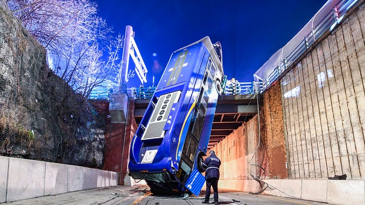Bus careens off road, dangles from Bronx overpass injuring 8 - Vimarsana News