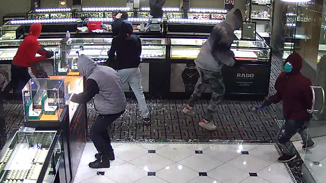 APD looking for suspects in South Austin jewelry store robbery