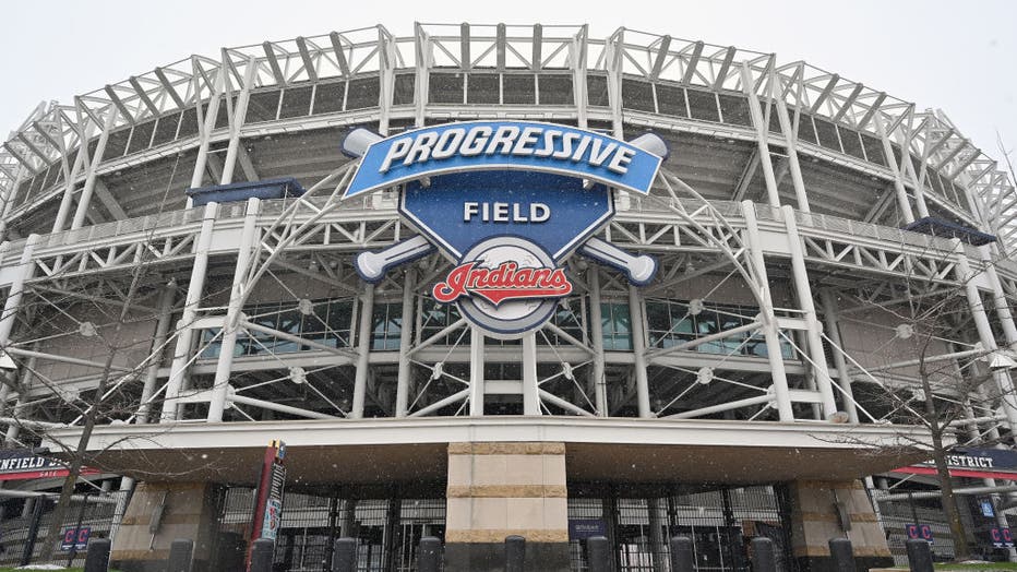 Cleveland Indians not allowing headdresses, painted faces at games