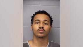 Man arrested for pointing gun, miming shooting two APD officers