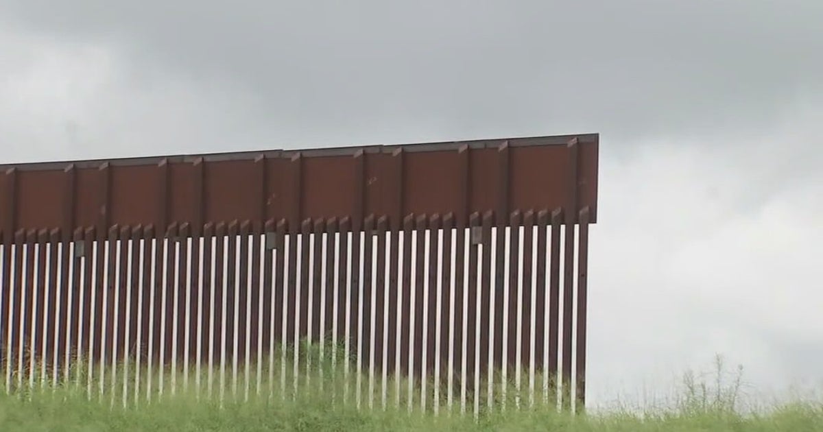 Former President Trump tours southern border with Gov. Abbott | FOX 7 ...