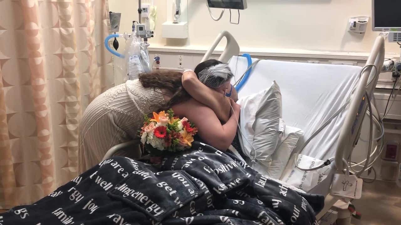 Couple holds wedding ceremony at Texas hospital for terminally ill grandma