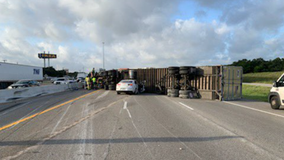 Traffic shut down after semi rolls over on I-35 in Round Rock area