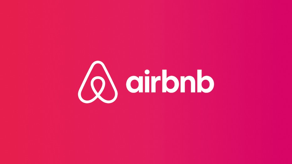 Airbnb_Lockup_Over_Gradient