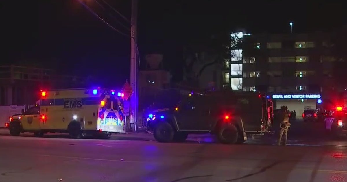 Overnight SWAT standoff in South Austin ends peacefully | FOX 7 Austin