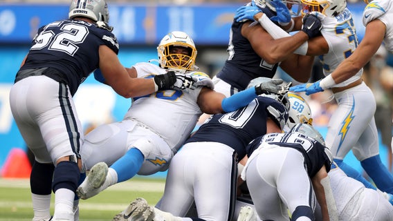 Zuerlein makes 56-yarder on last play, Cowboys beat Chargers