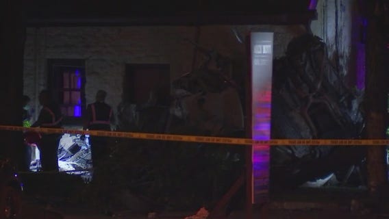 2 people killed, 1 hospitalized after early morning crash