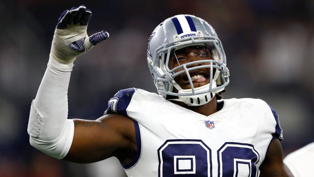 Reports: Cowboys’ DeMarcus Lawrence breaks foot during practice, out indefinitely