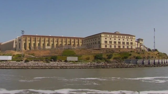 California death row guard charged with smuggling contraband