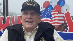 100-year-old WWII veteran in Austin surprised with sign for Veterans Day