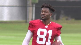 Bucs WR Antonio Brown accused of obtaining fake COVID-19 vaccination card