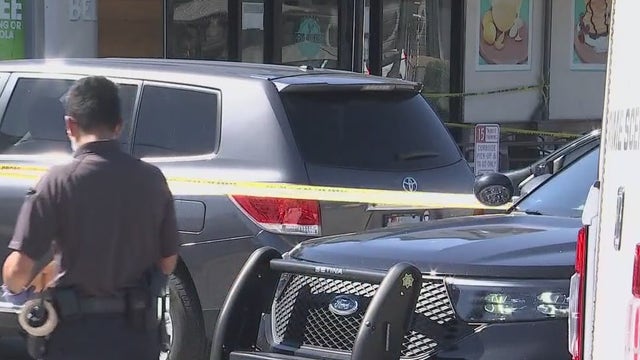 Man stabbed, killed over South Austin restaurant parking spot