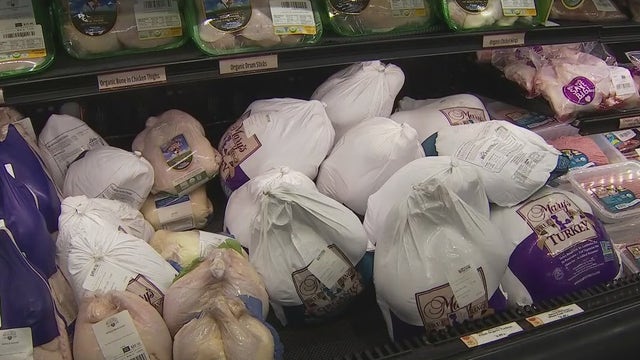 Austinites grab last-minute Thanksgiving items