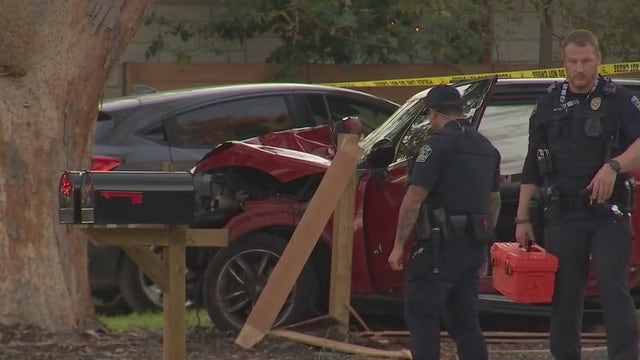 Driver killed in crash with tree in East Austin