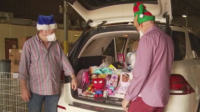 Austin couple donates around 85 toys to APD's Operation Blue Santa