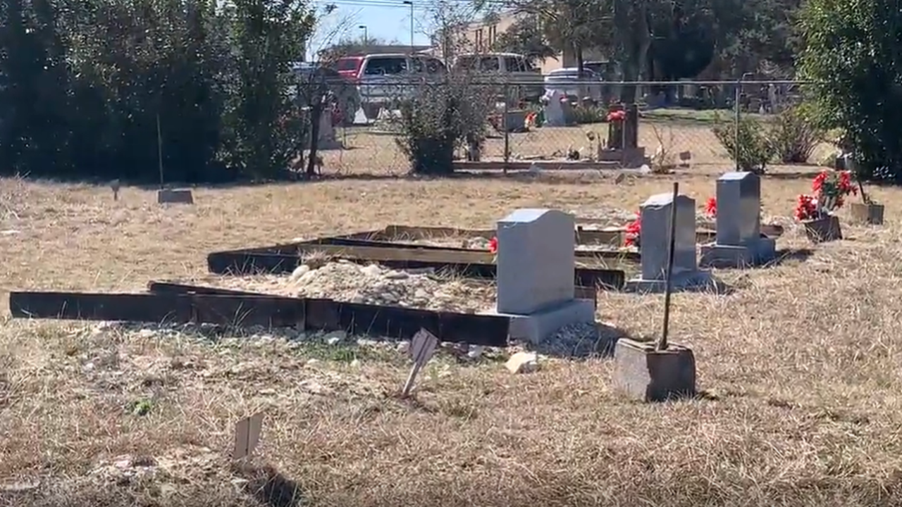 Coalition of Pflugerville activists begin search for unmarked graves in historic Black cemetery - Vimarsana News