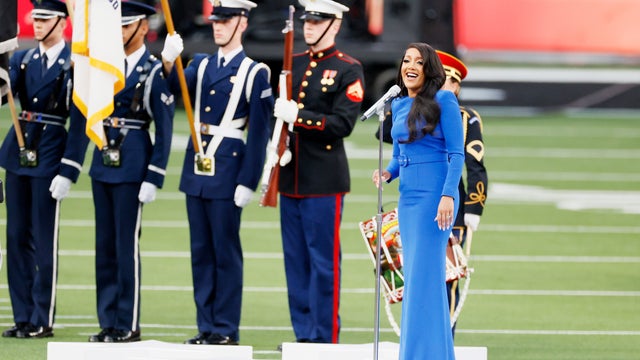 Mickey Guyton gives powerful rendition of national anthem at Super Bowl 2022