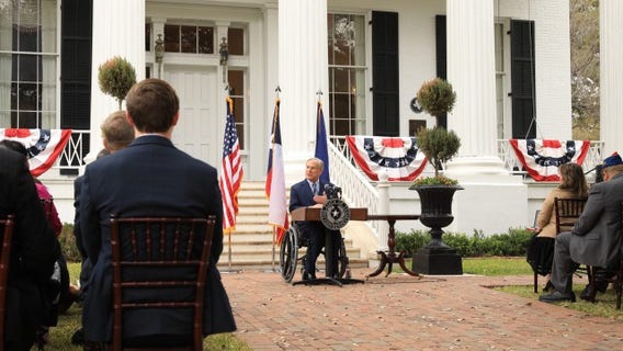 Gov. Greg Abbott awards Texas Legislative Medal of Honors to 2 service members