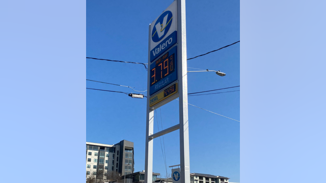Gas prices continue to rise in Texas, Austinites feeling the impact