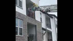 Video shows Leander firefighter deliver stickers to kids while on training exercise