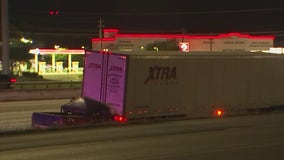 18-wheeler crash on I-35 southbound leaves 1 person dead