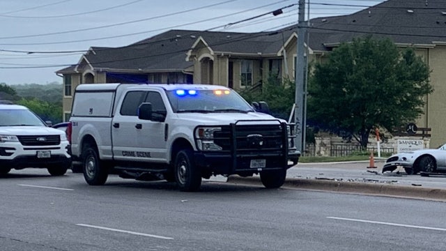 Northeast Austin multiple-vehicle crash leaves 1 person dead