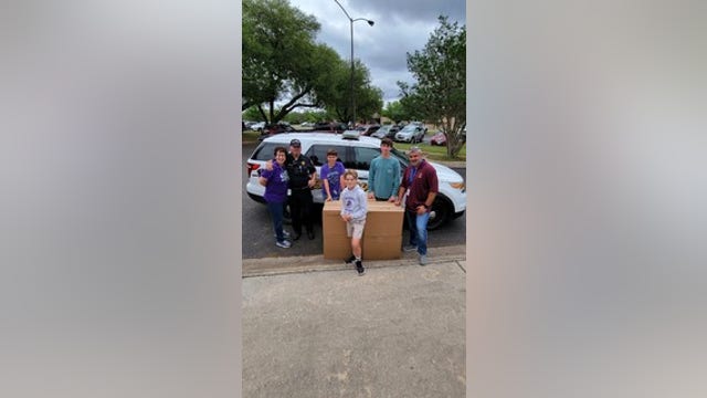 San Marcos students donate snacks to Hays County deputies