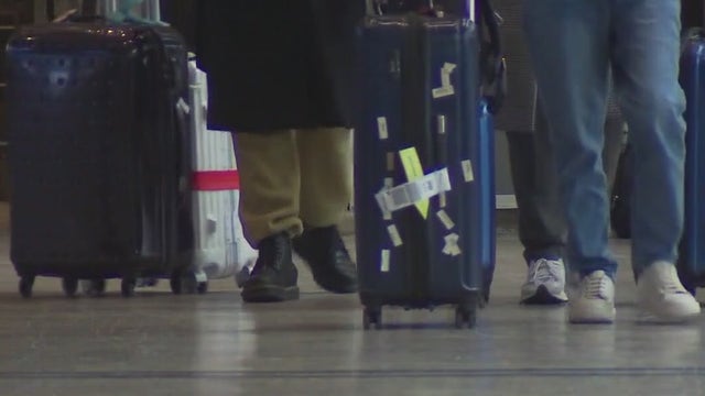 Austin airport asks travelers to arrive early to airport, busy day expected