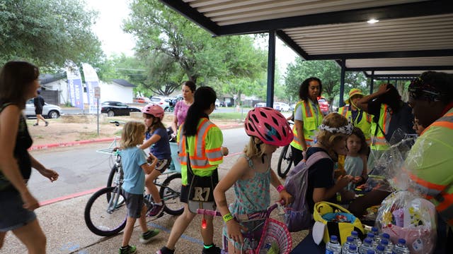 Austin celebrates Bike to School Day with Public Works-led group ride