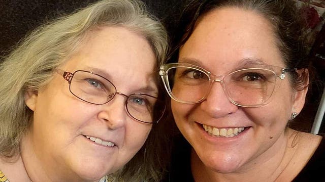 Texas woman donates kidney to mom ahead of Mother's Day