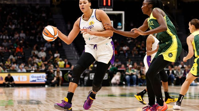 WNBA star Liz Cambage accused of directing racial slur at Nigerian players before Tokyo Olympics: Report