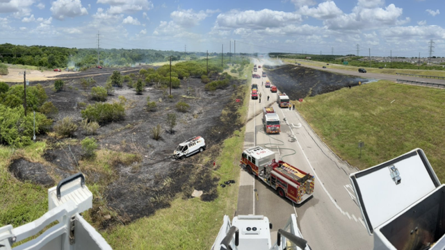 Firefighters quickly put out fire in Del Valle
