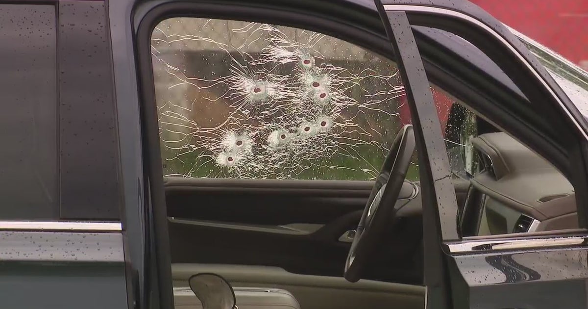 One man killed in Oak Park shooting, SUV riddled with bullet holes ...