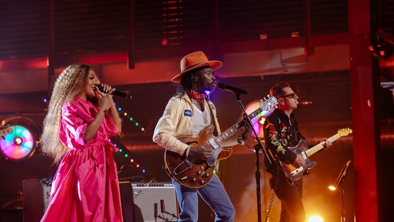 Austin's Black Pumas perform with Mickey Guyton on 'CMT Crossroads'