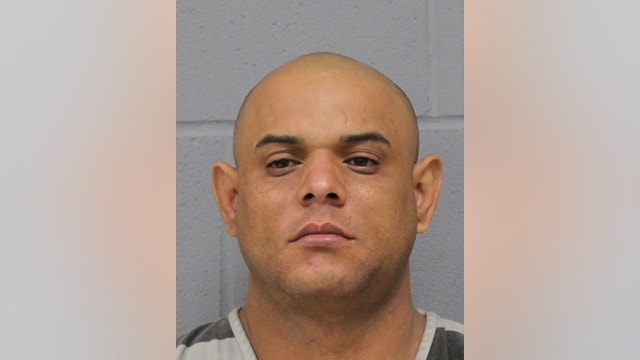 Man charged with murder following fight in Austin apartment parking lot