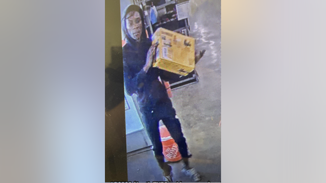 Police searching for 2 robbery suspects in south Austin