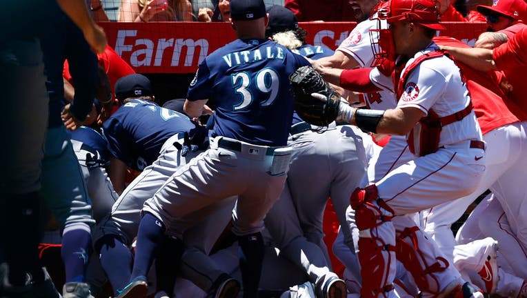 75e0a2a2-Seattle Mariners v Los Angeles Angels