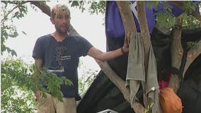 35-year-old man, who says he's been homeless for 3 years, builds makeshift treehouse in SW Houston