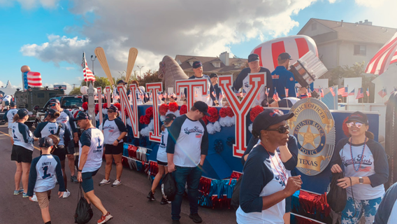 Crowds take part in Round Rock Sertoma Independence Day Parade, Frontier Days