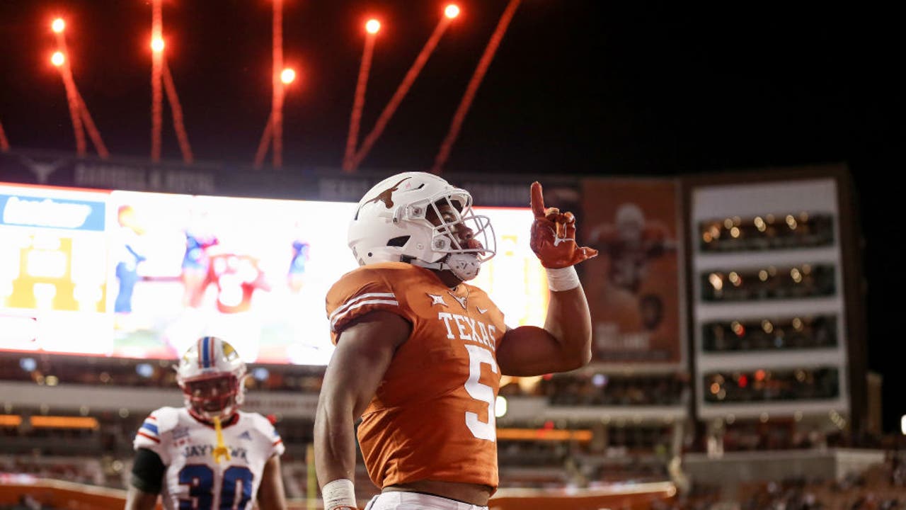 Texas unranked and hoping to ride Robinson to turnaround