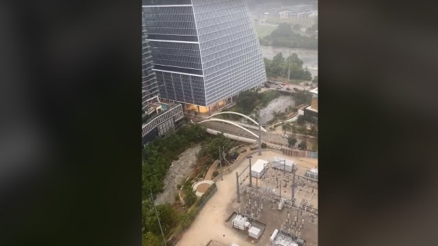 VIDEO: Shoal Creek floods throughout downtown Austin